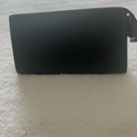 Louis Vuitton Epi Leather pouchette. Excellent condition! - Picture 3 of 6